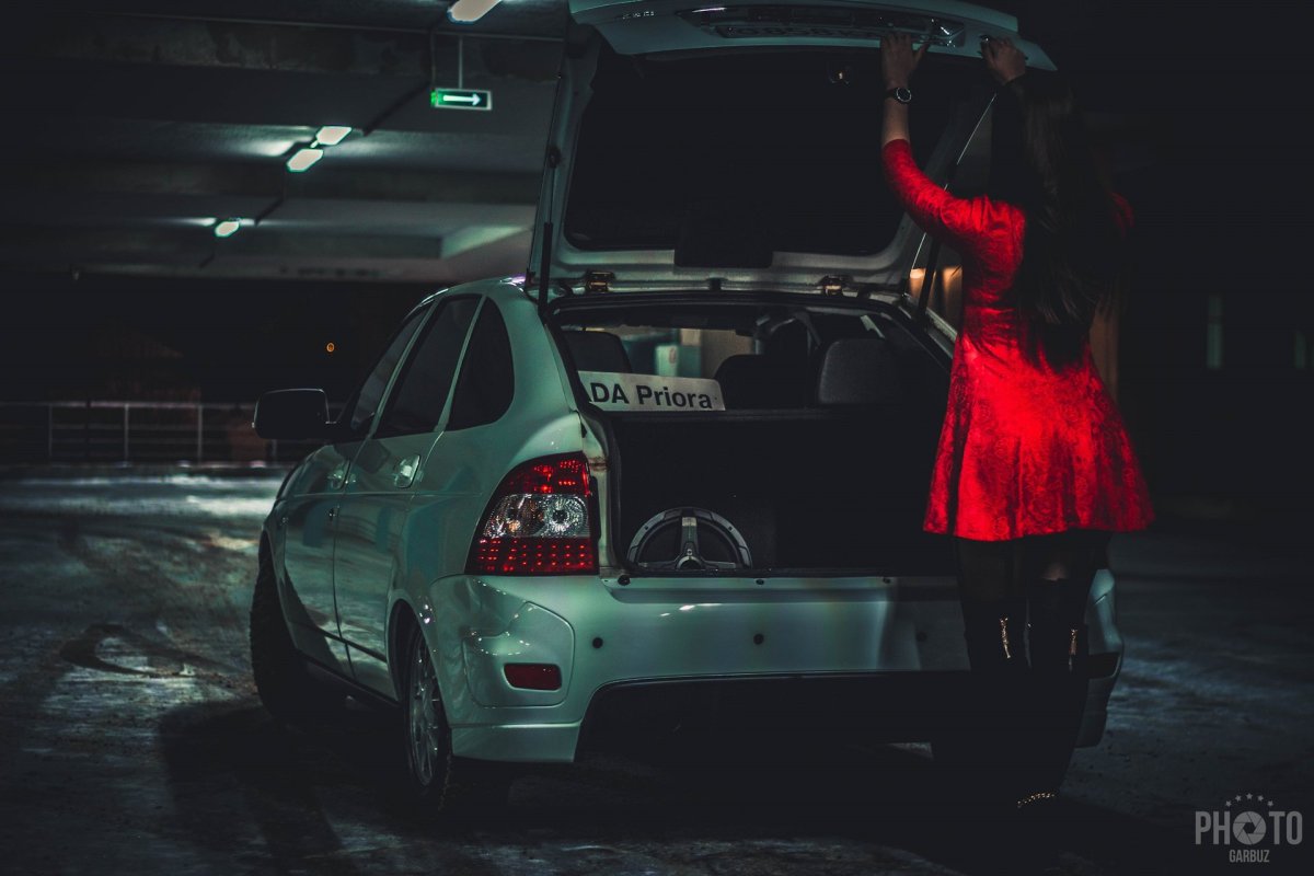 Девушка на приоре