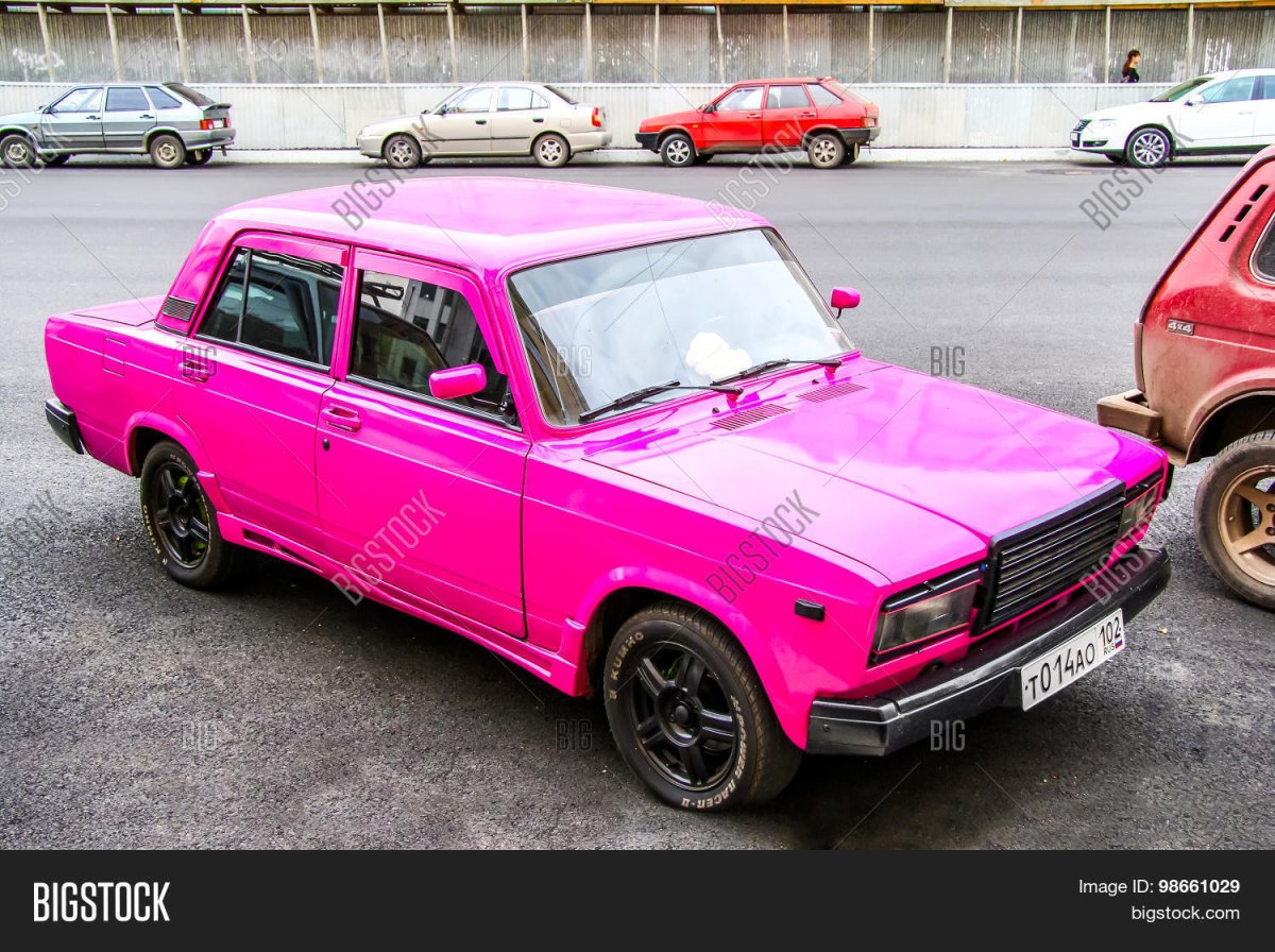 Жигули ВАЗ 2107 розовая