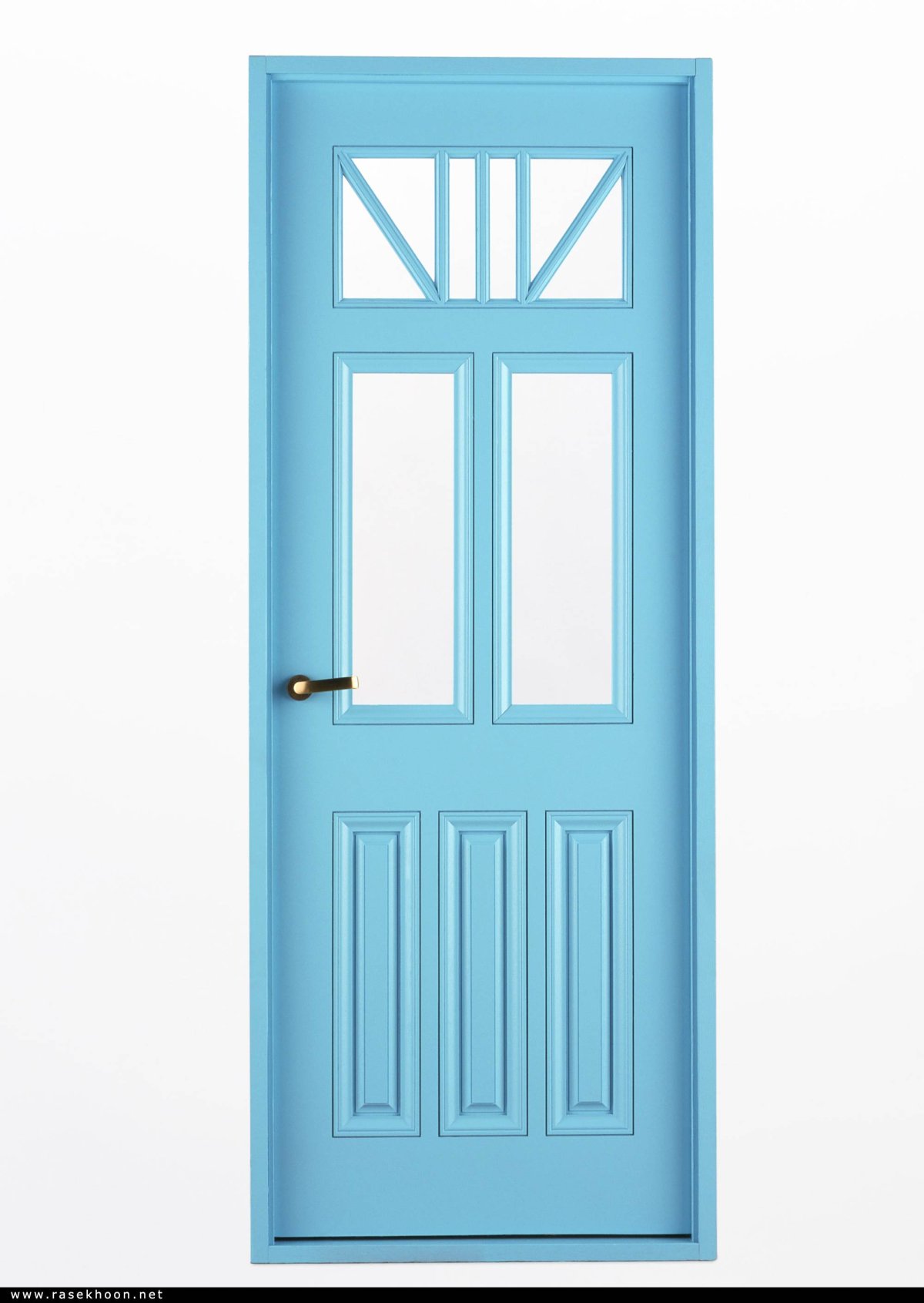 Дверь на белом фоне