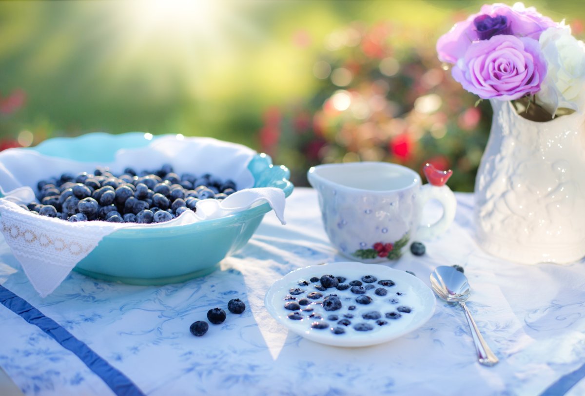 Черника с молоком