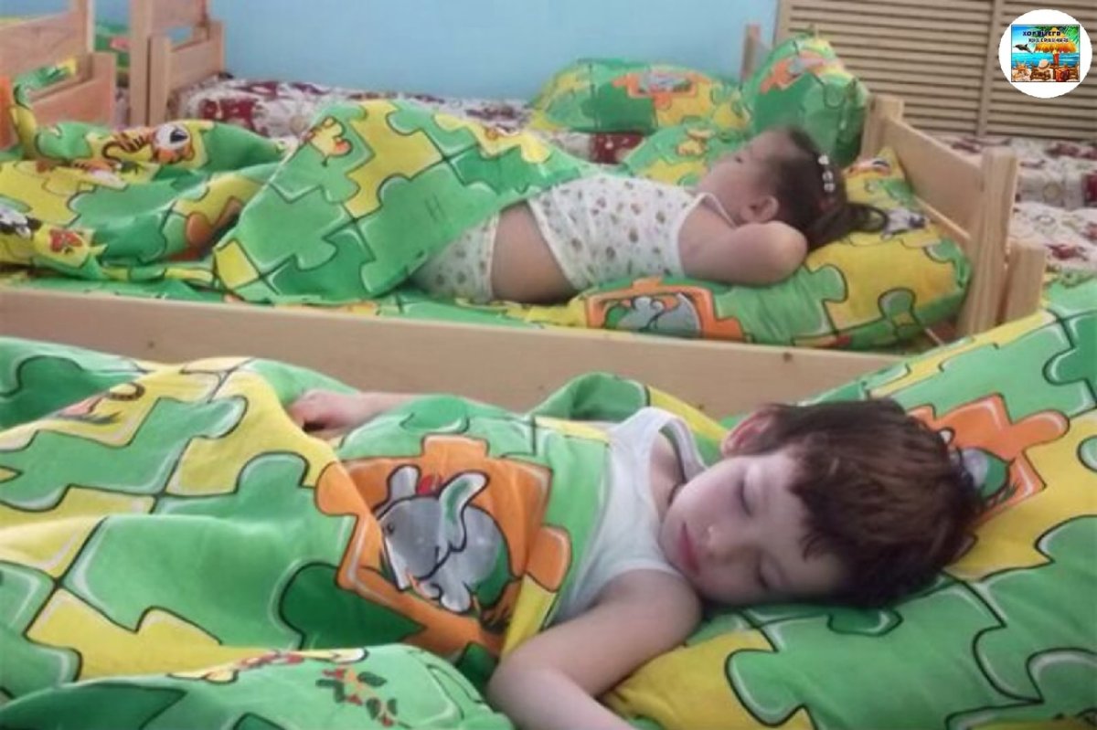 Детки спят в детском саду