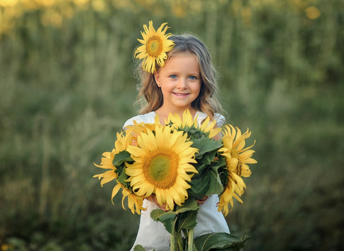 Девушка в подсолнухах