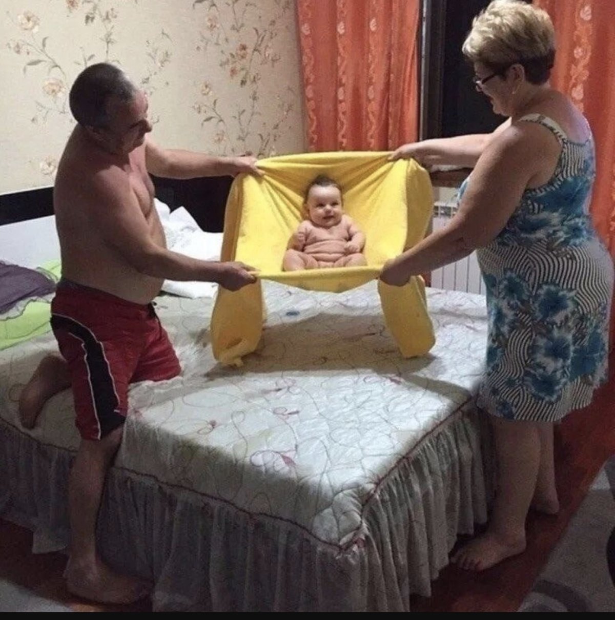 Бабушка с ребенком