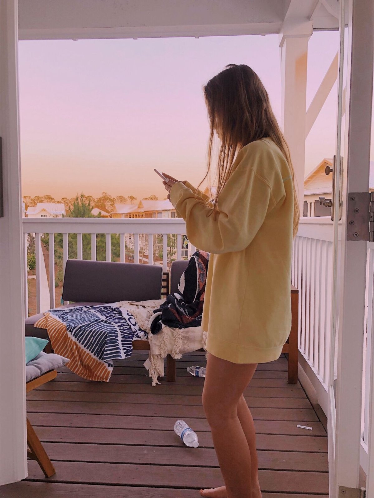 Фотосессия у озера осенью