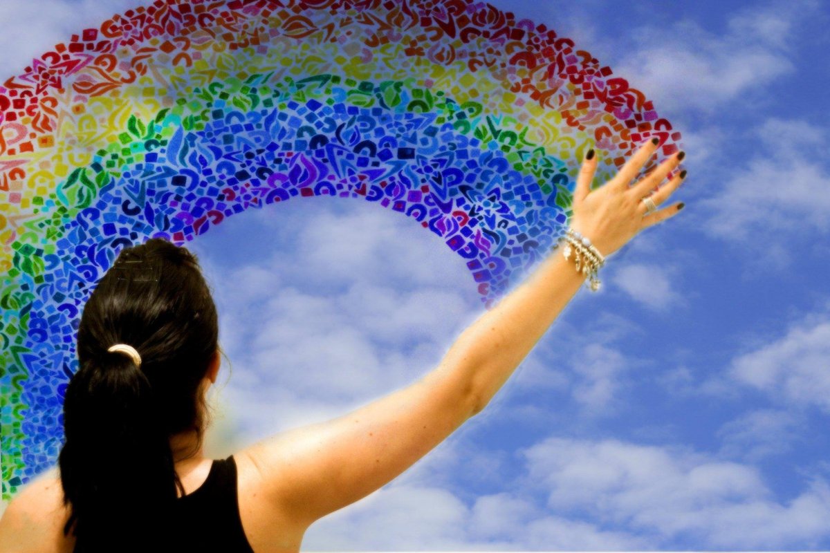 Радостные люди на море