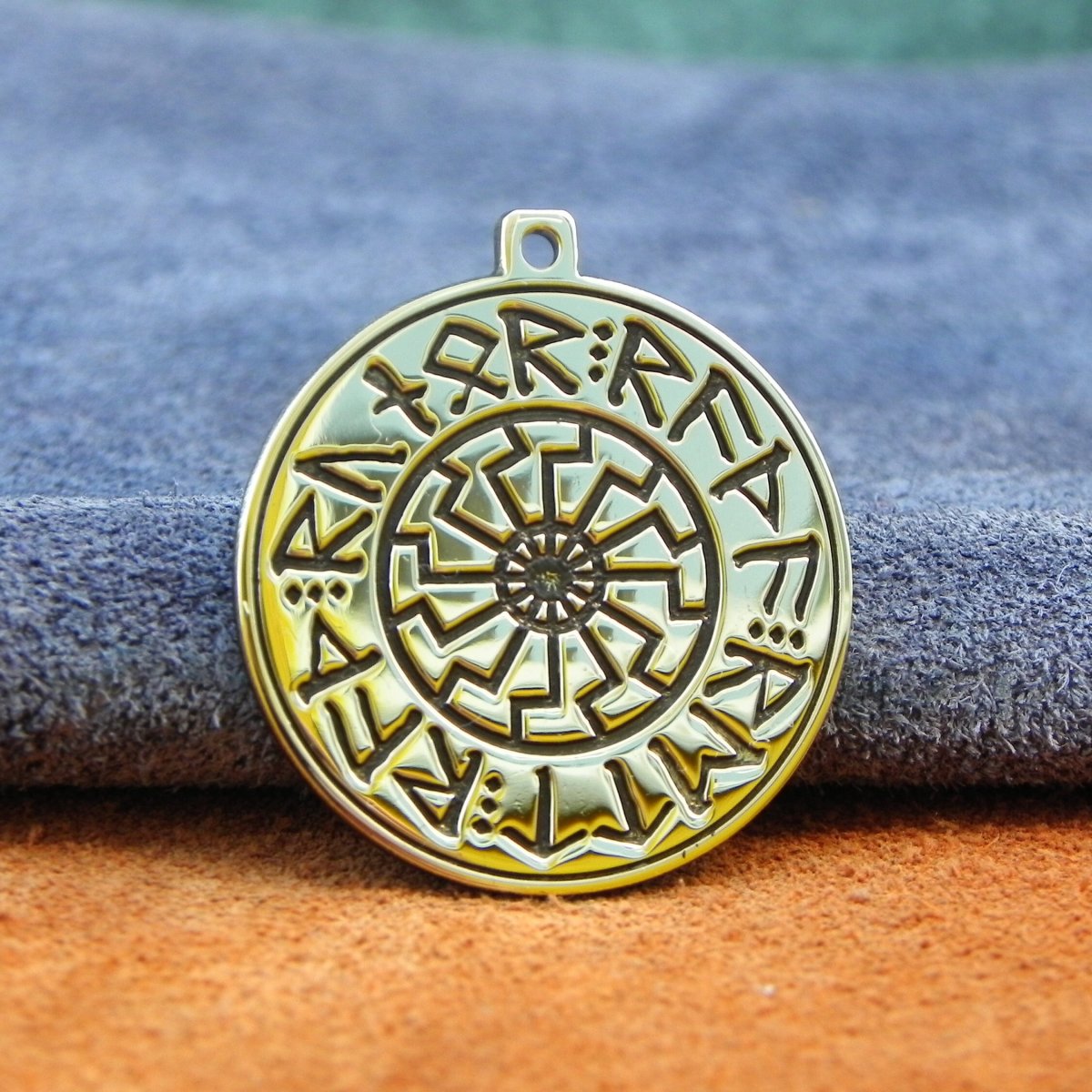 Подкова с клевером на удачу