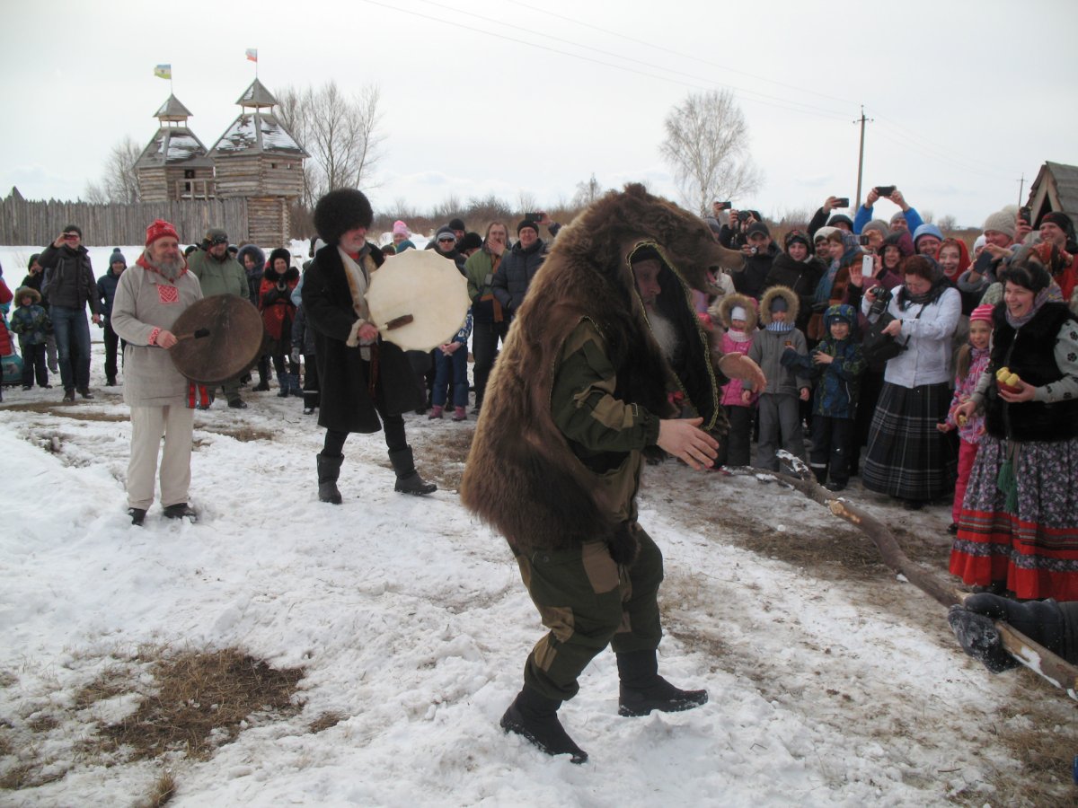 Мишка на Масленице