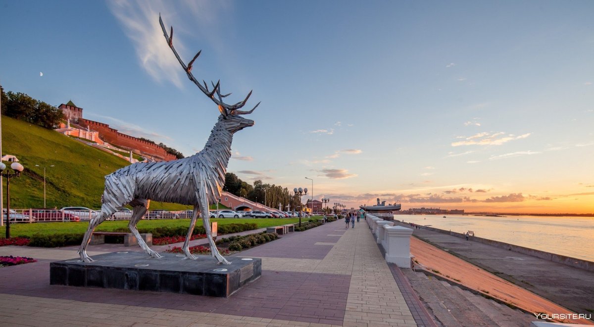 Олень на Нижневолжской набережной