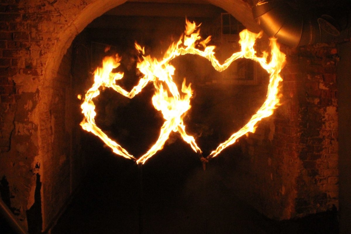 Разбитое сердце в огне