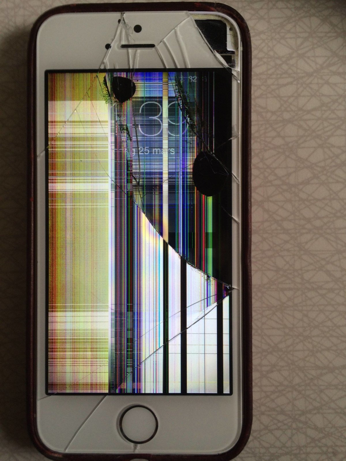 Разбитый дисплей iphone