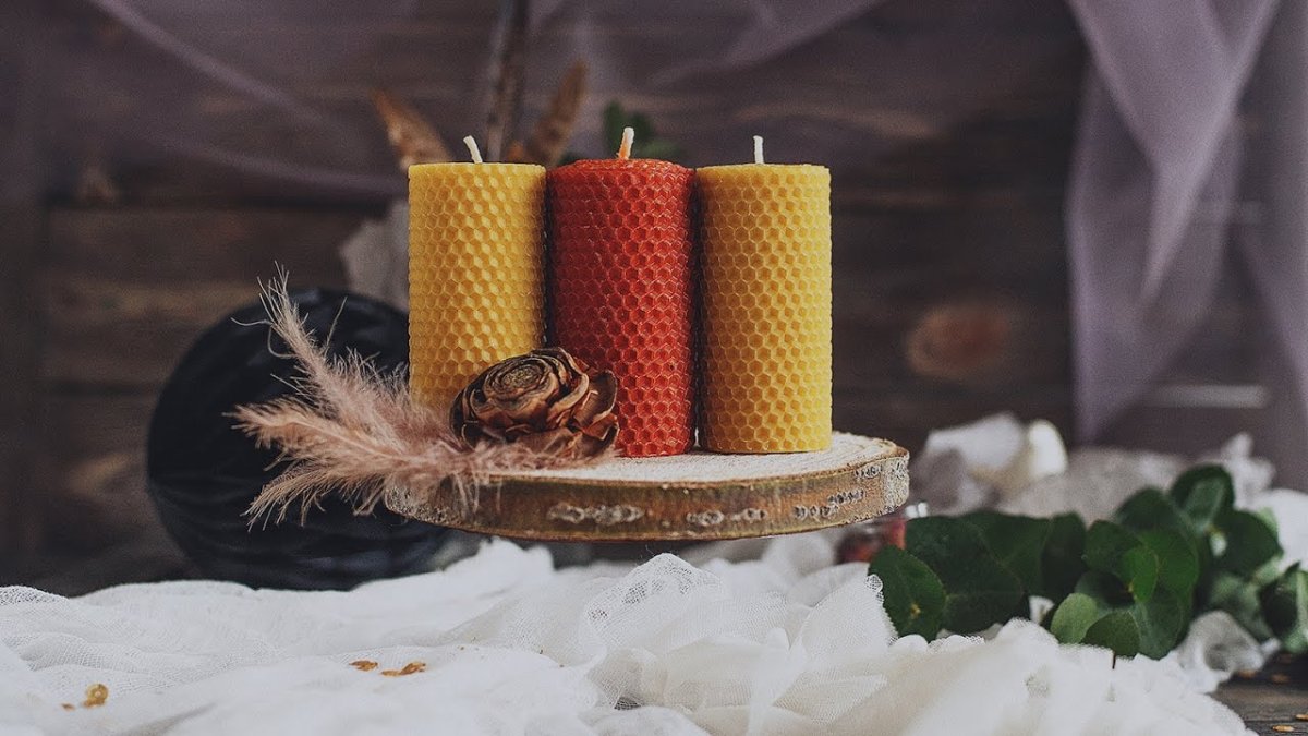 Подсвечник из воска