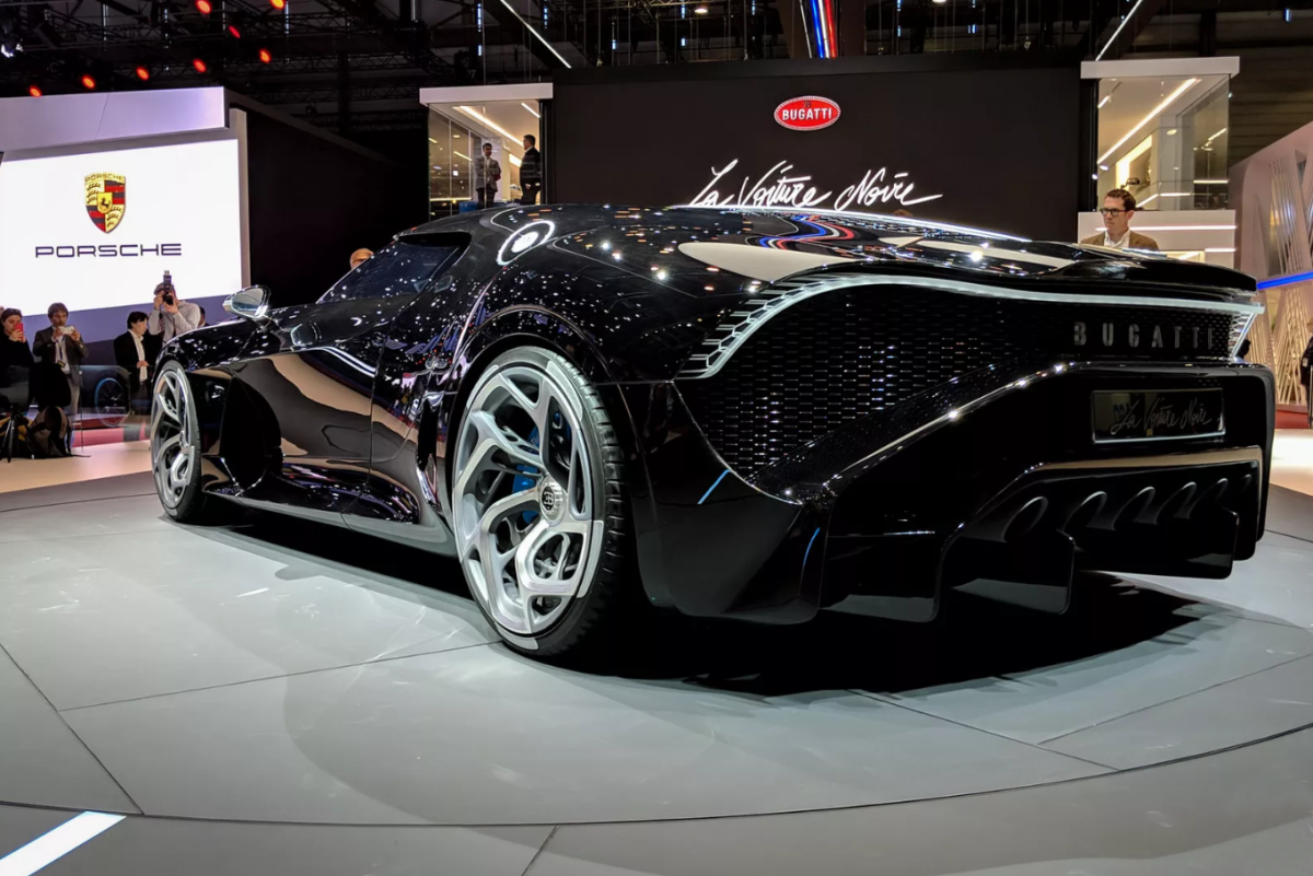 Машина Bugatti la voiture noire
