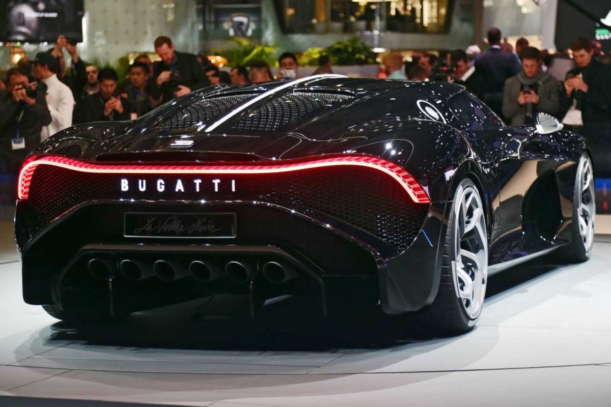 Машина Bugatti la voiture noire