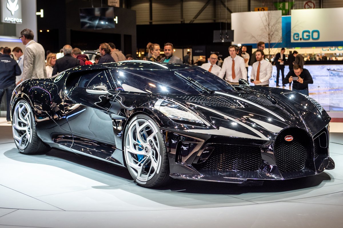 Машина Bugatti la voiture noire