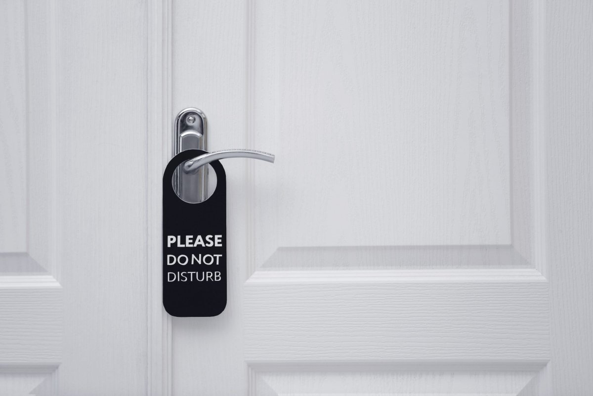 Табличка на дверь в отеле