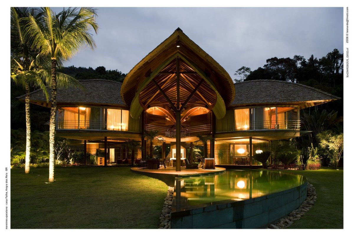 Четырёхэтажный особняк с бассейном в Нью-Йорке