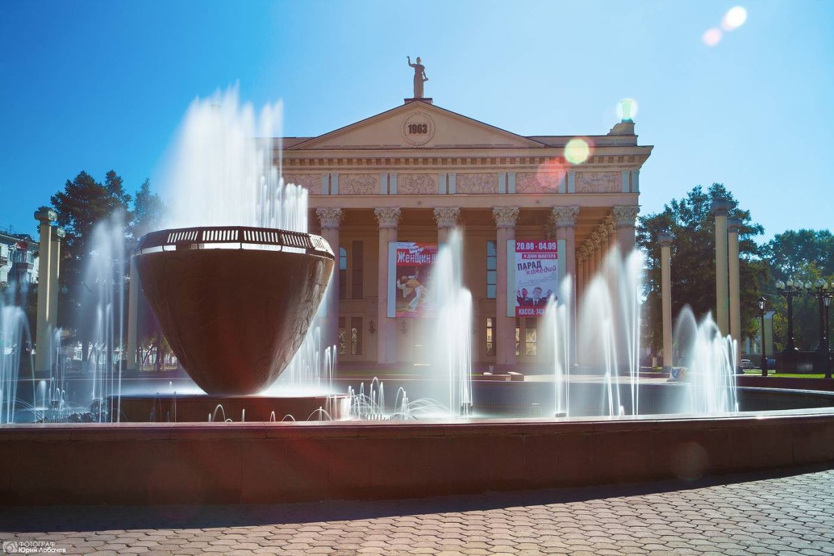 Фонтан у драмтеатра Новокузнецк