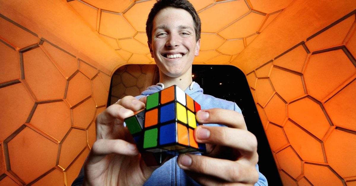 Человек кубик рубик