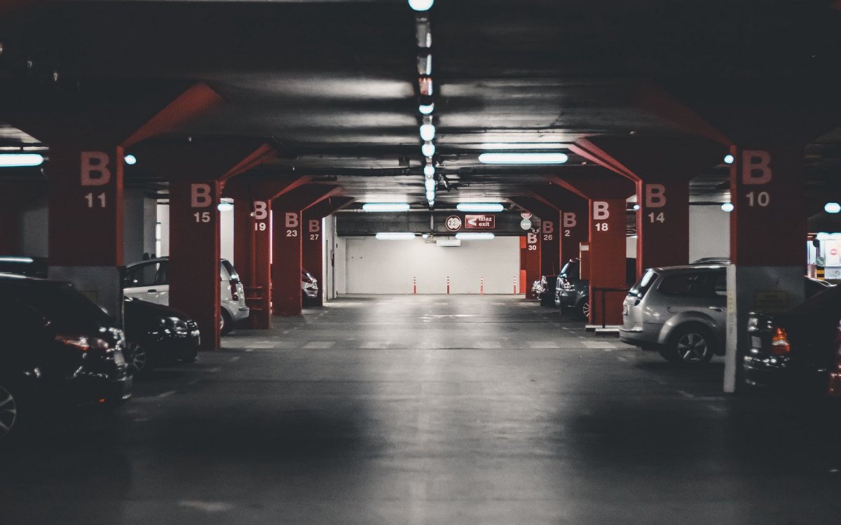 Подземная парковка фон