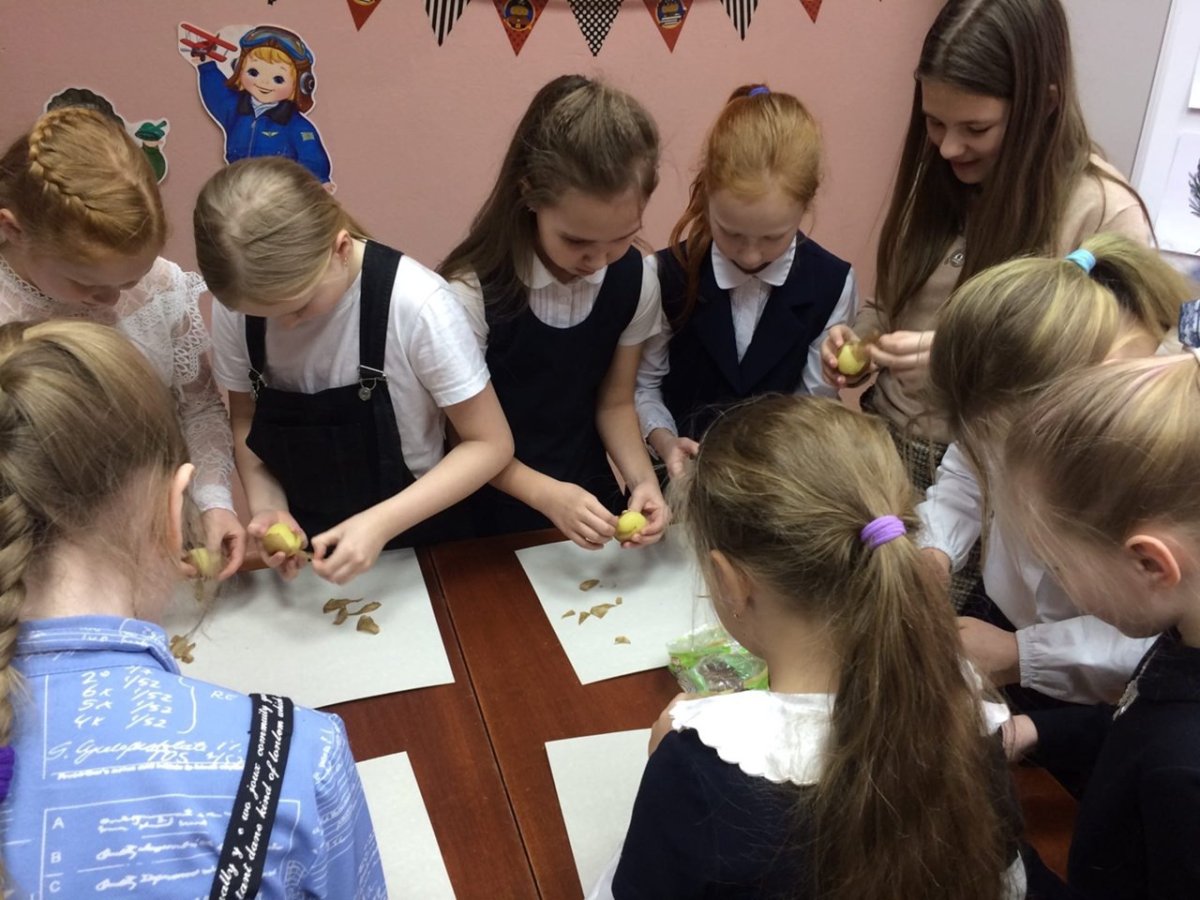 А ну ка девочки конкурс в школе