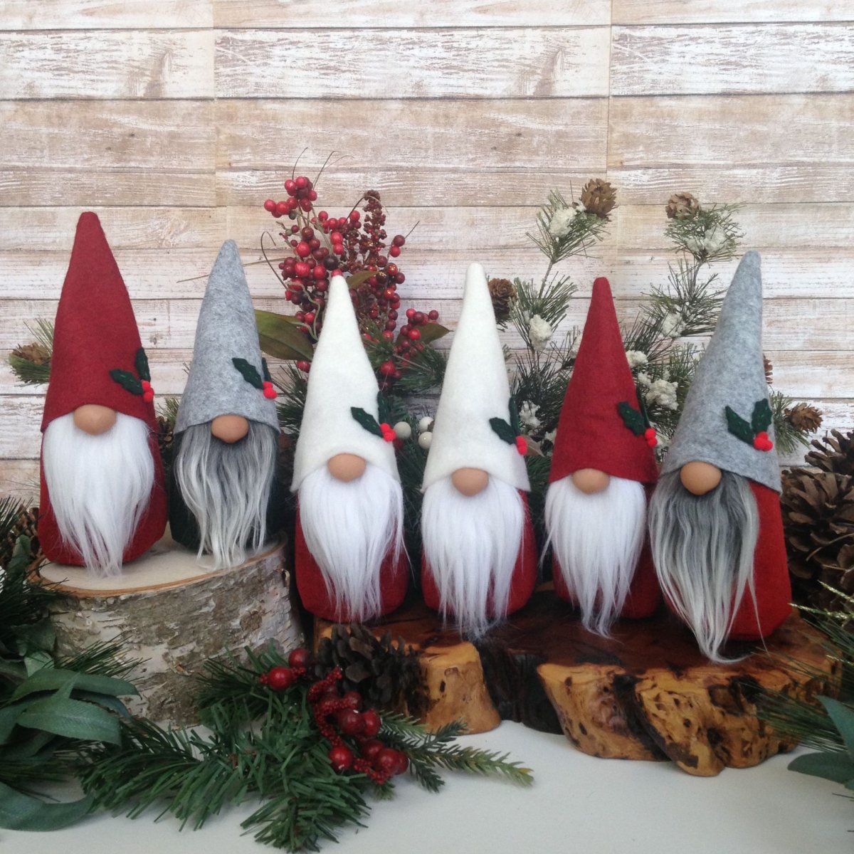 Новогодние гномики вектор