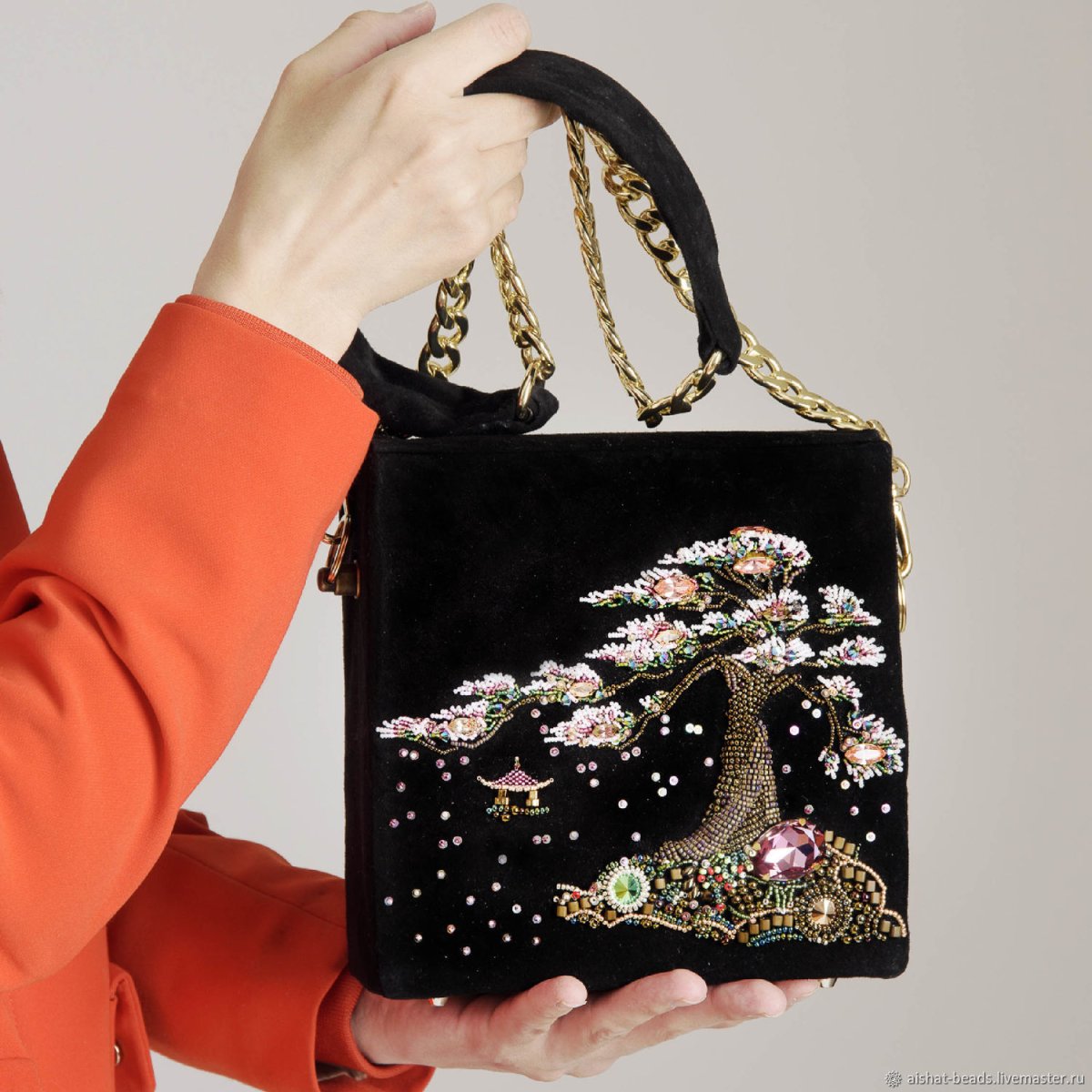 Сумки вышитые бисером