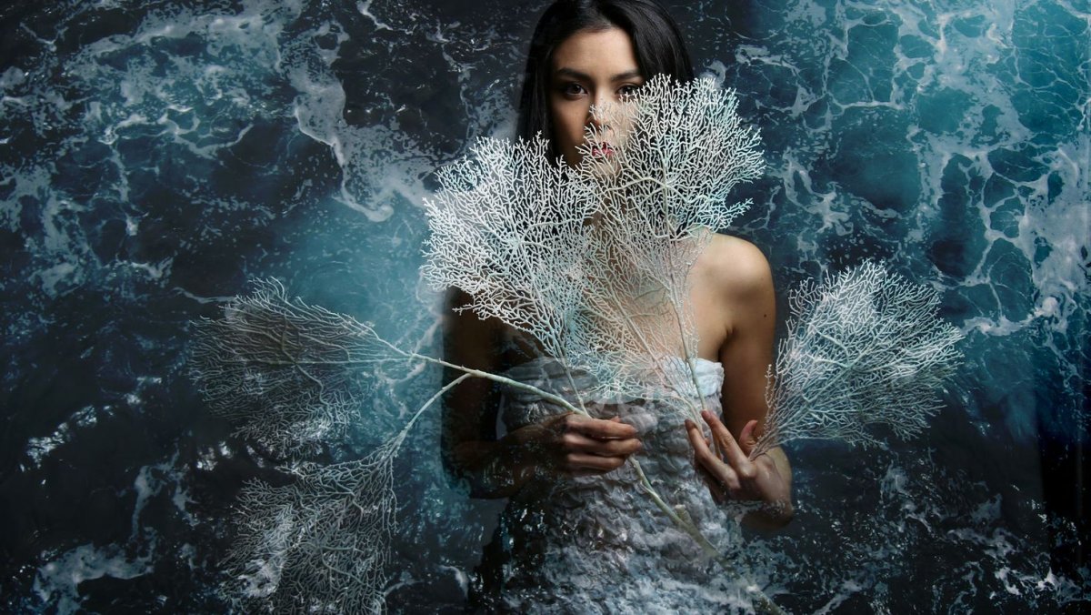 Девушка под водой