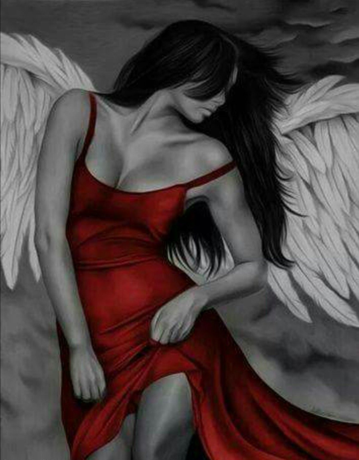 Брюнетка с крыльями