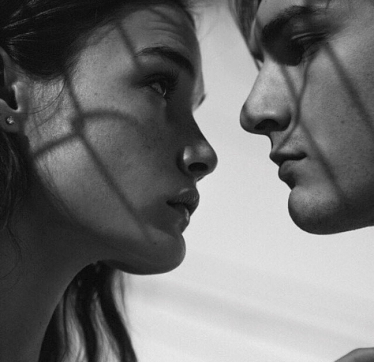 Влюбленные глаза в глаза