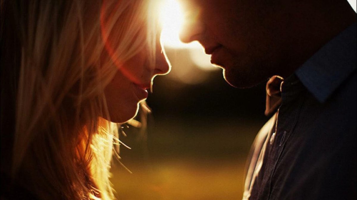 Влюбленные глаза в глаза