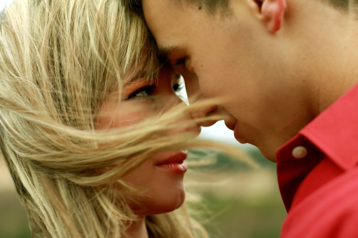 Влюбленный взгляд парня