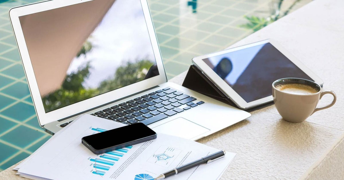 Ноутбук и блокнот