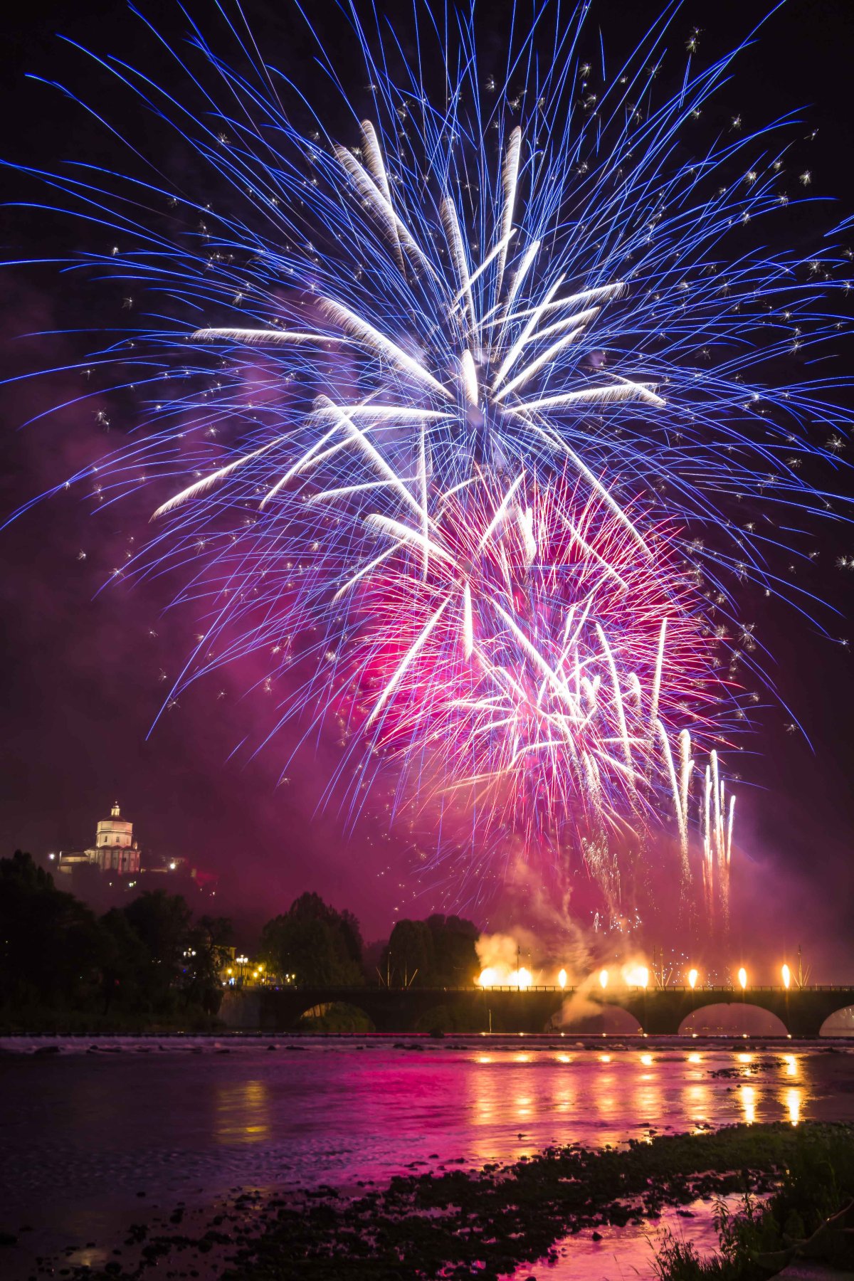 Открытки с днём рождения мужчине с салютом