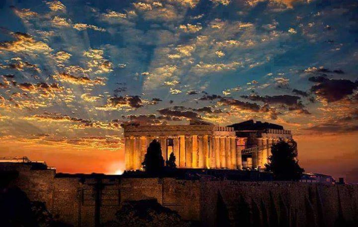 Ночной Парфенон в Афинах