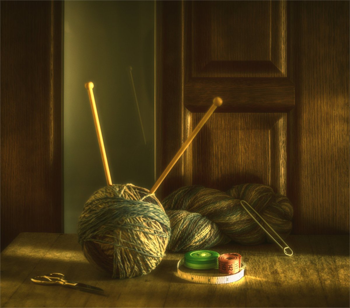 Клубок ниток со спицами