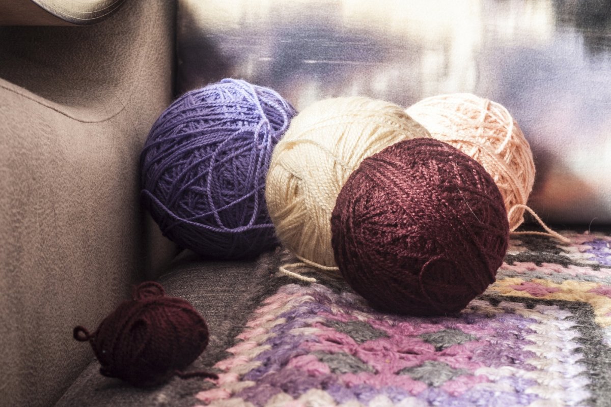 Розовый клубок ниток