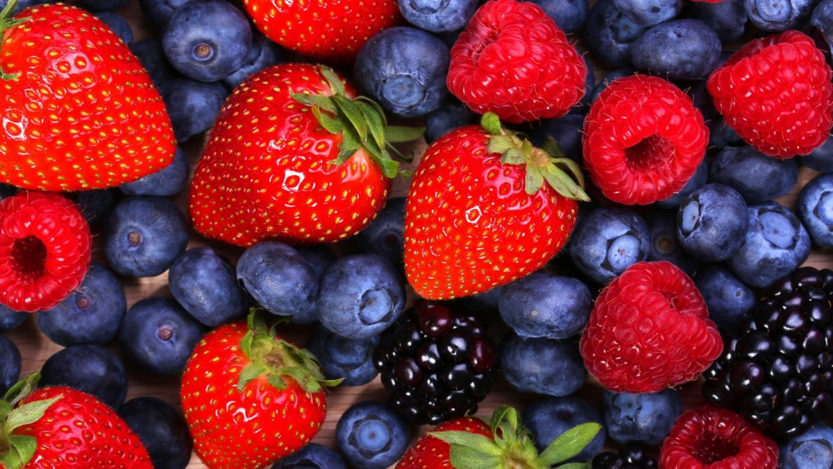 Ягоды малина ежевика