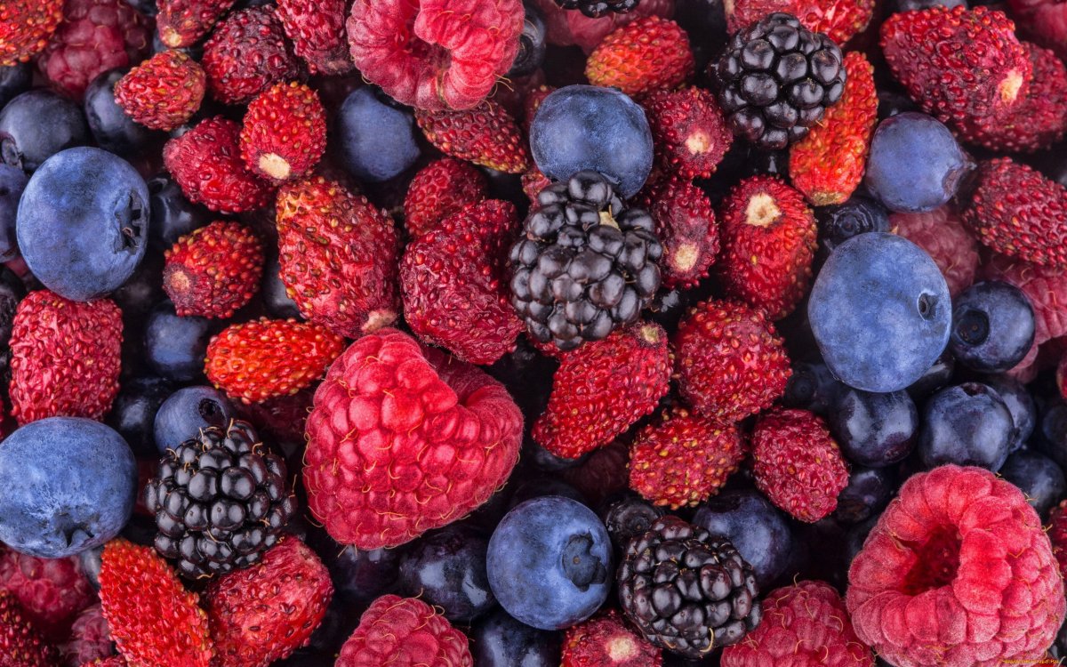 Ягоды малина ежевика