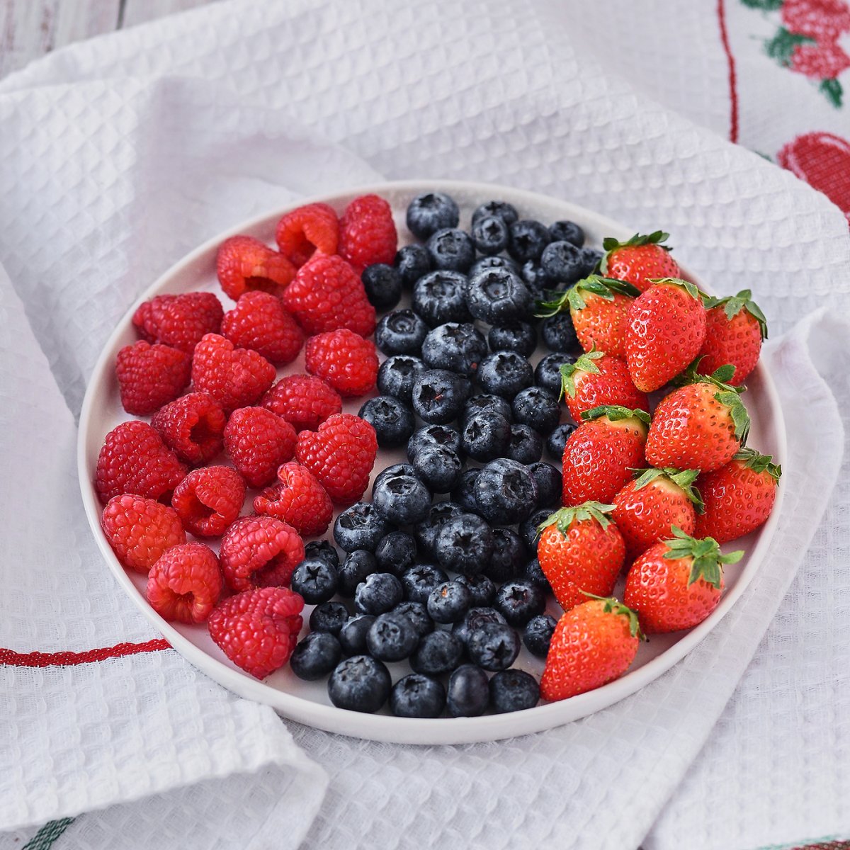 Клубника малина ежевика