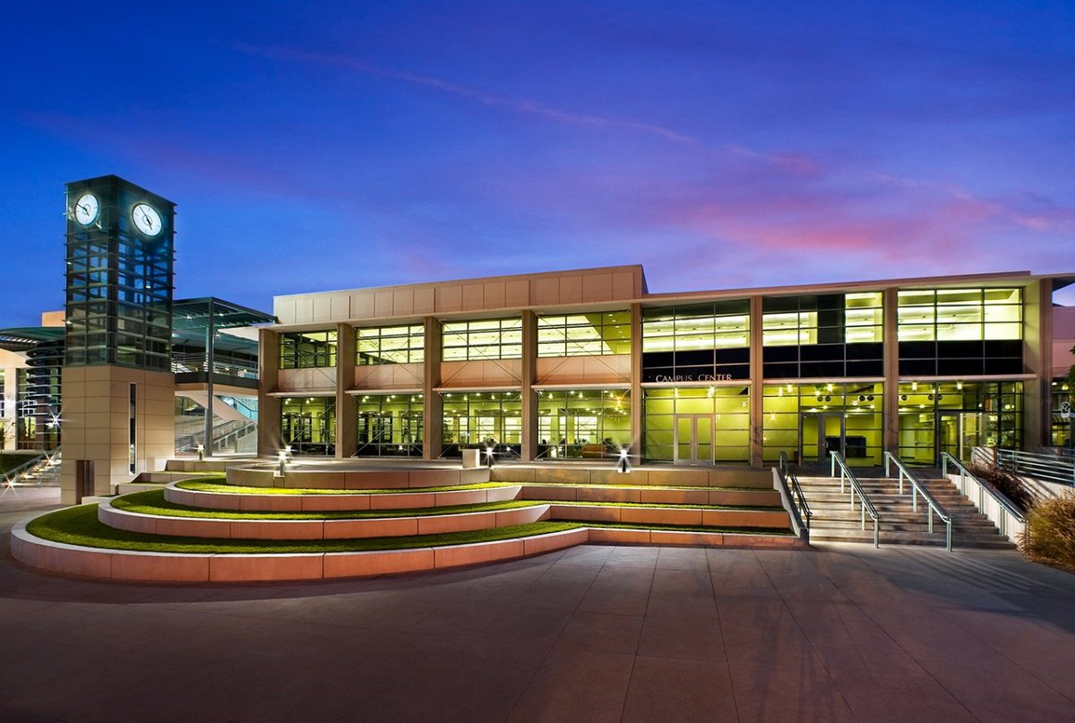 Modern High School в Лос-Анджелесе, США