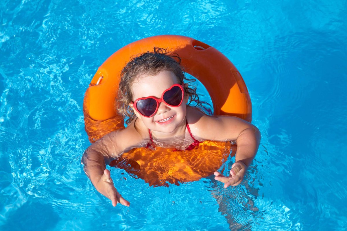 Дети на море