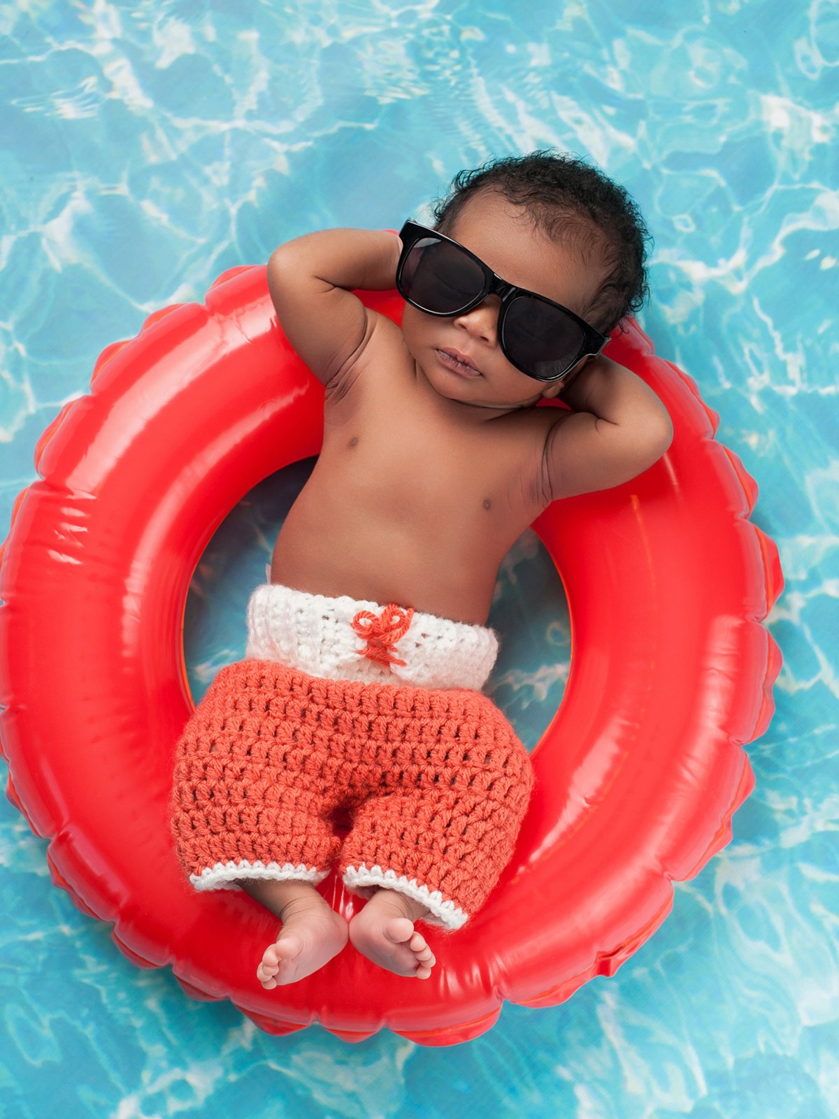 Дети в бассейне