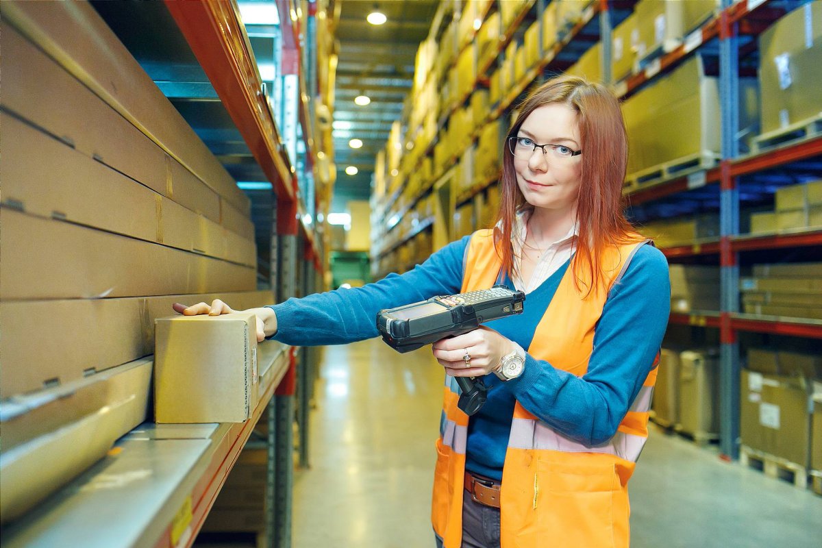 Работник склада