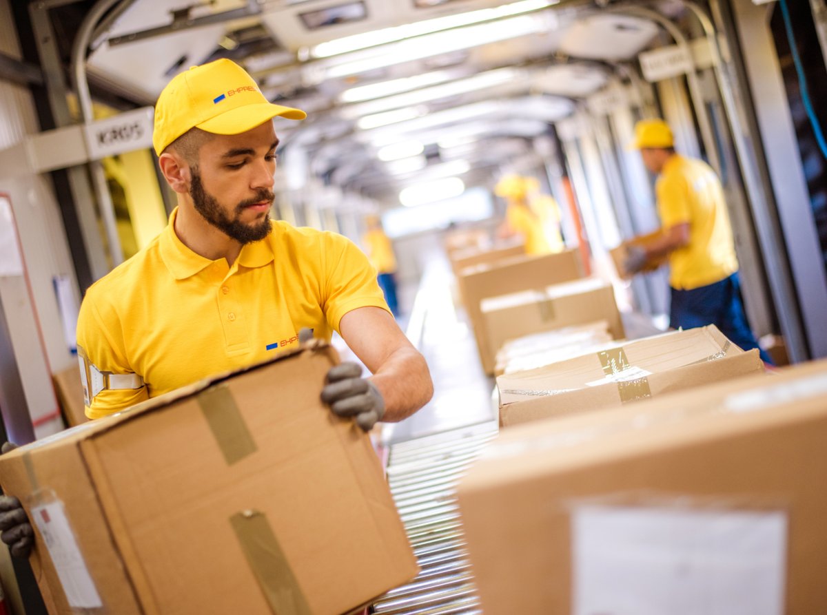 Работник склада грузчик