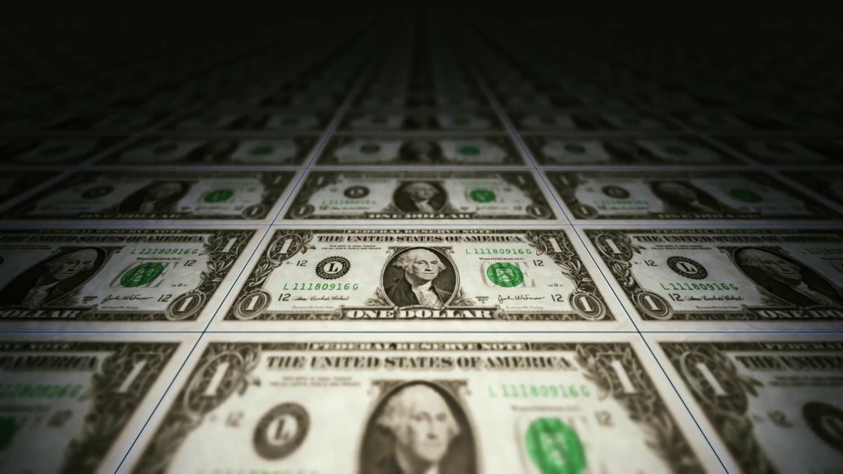 Доллары на столе