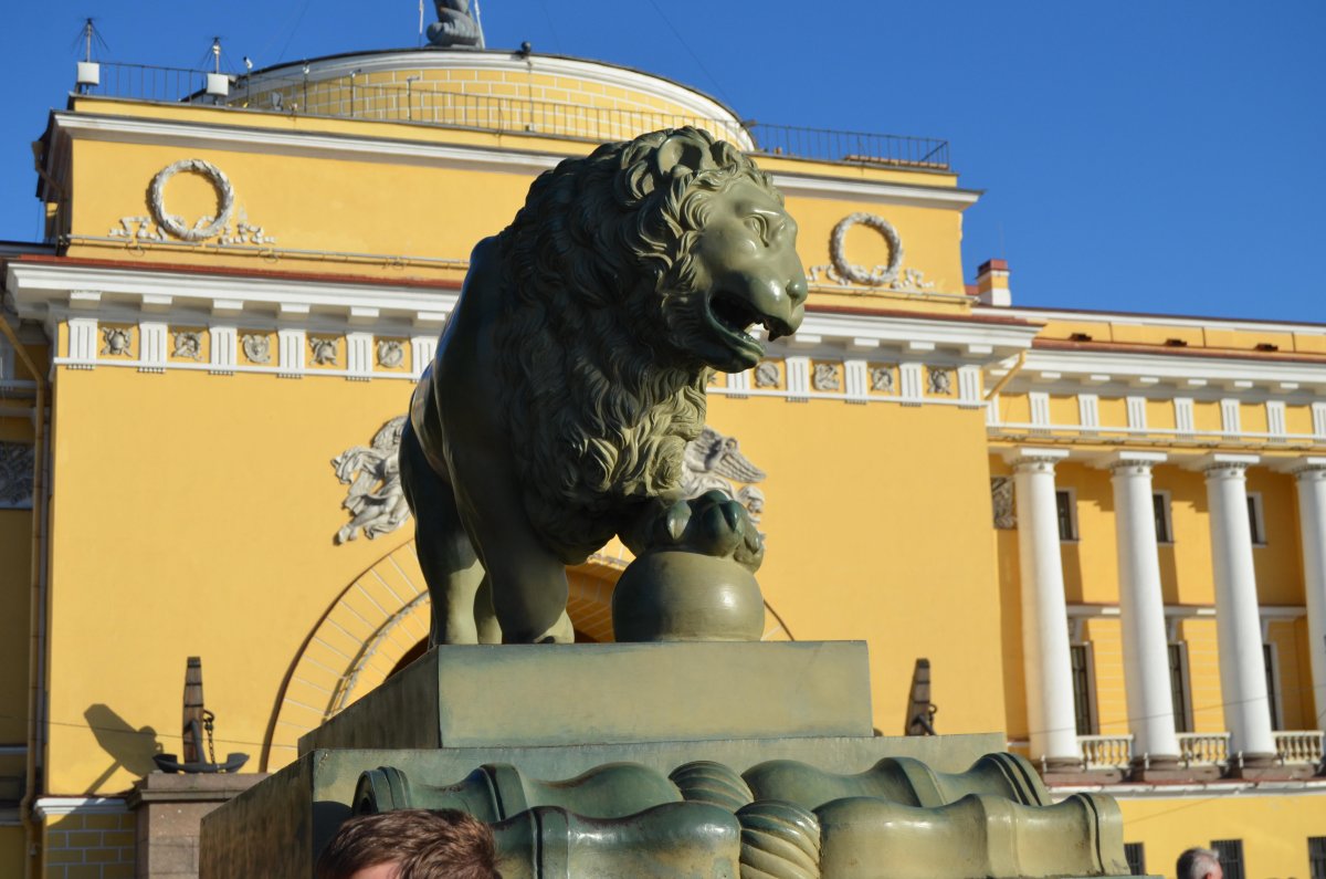 Мост с изображением Льва