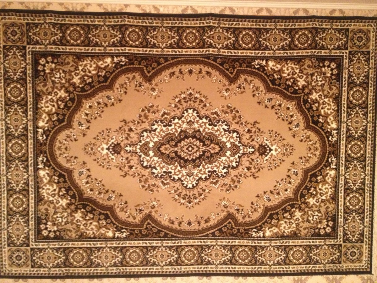 Ковер коричневый