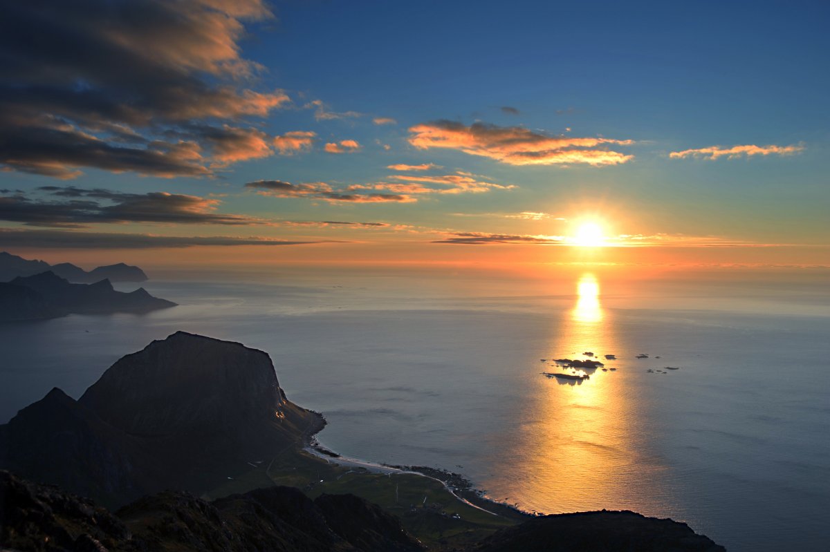 Море горы солнце