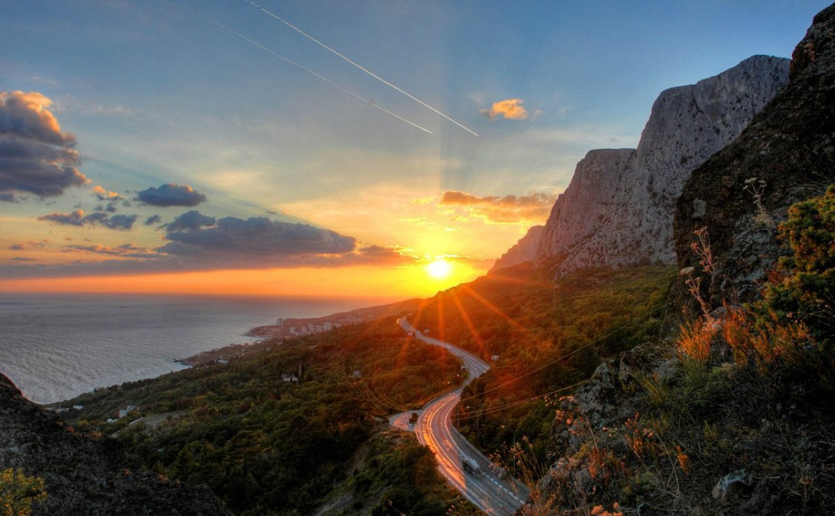 Горы море закат