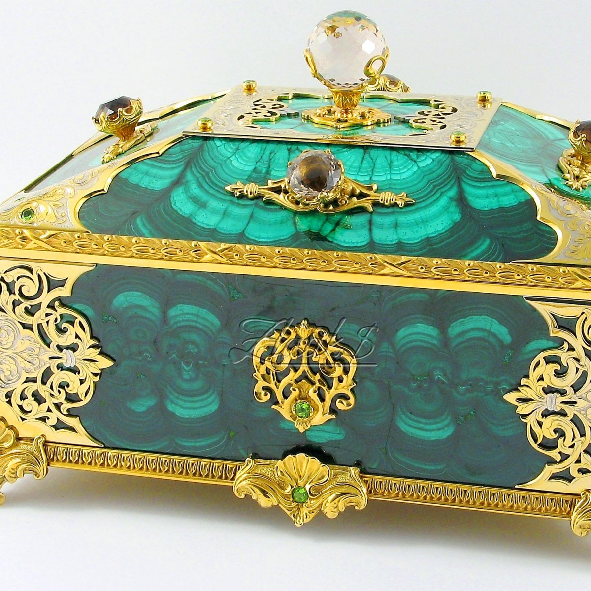 Малахитовая шкатулка. Уральские сказы